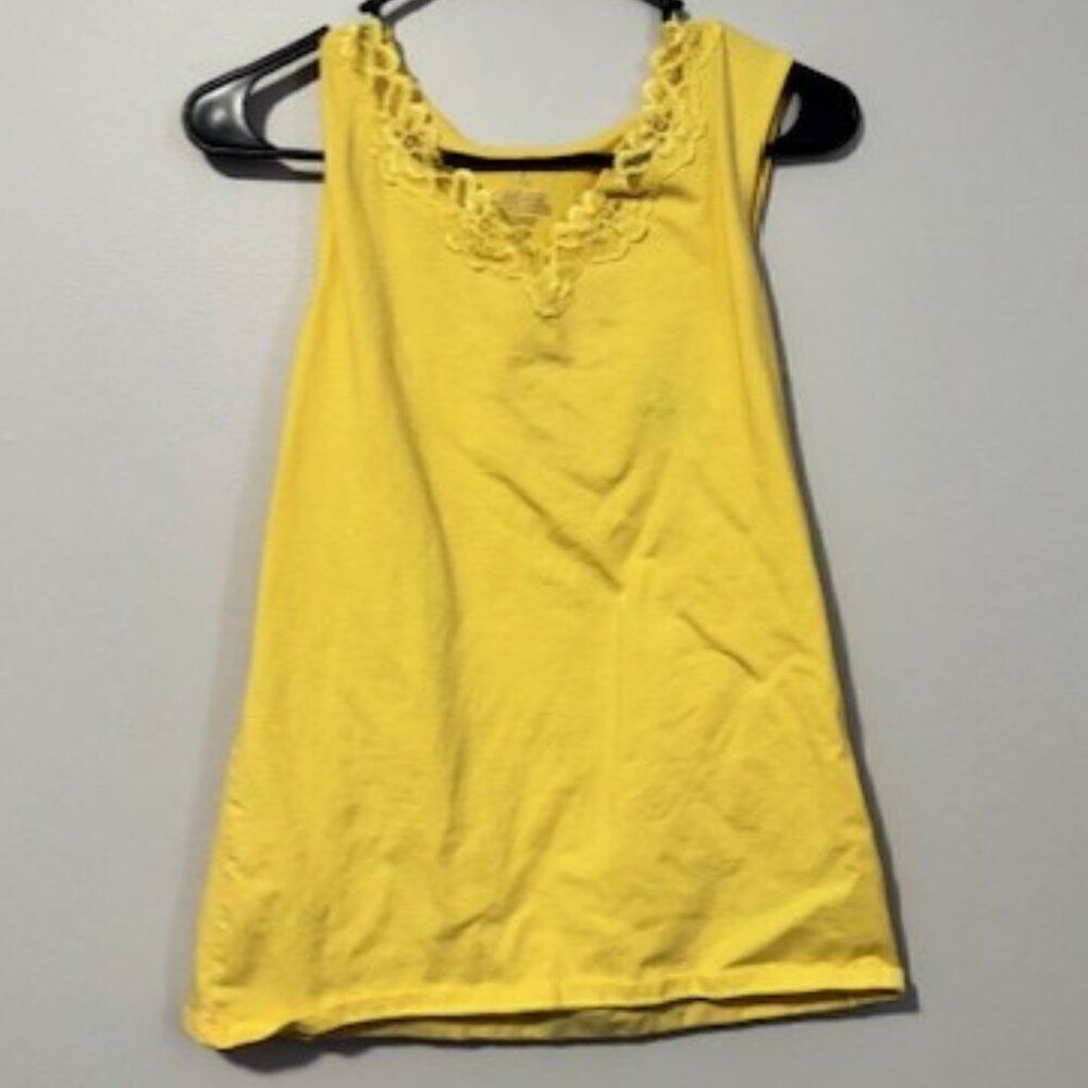 Used Woman's White Stag No Sleeve Tank Top Color Yellow Size Medium (8-10)